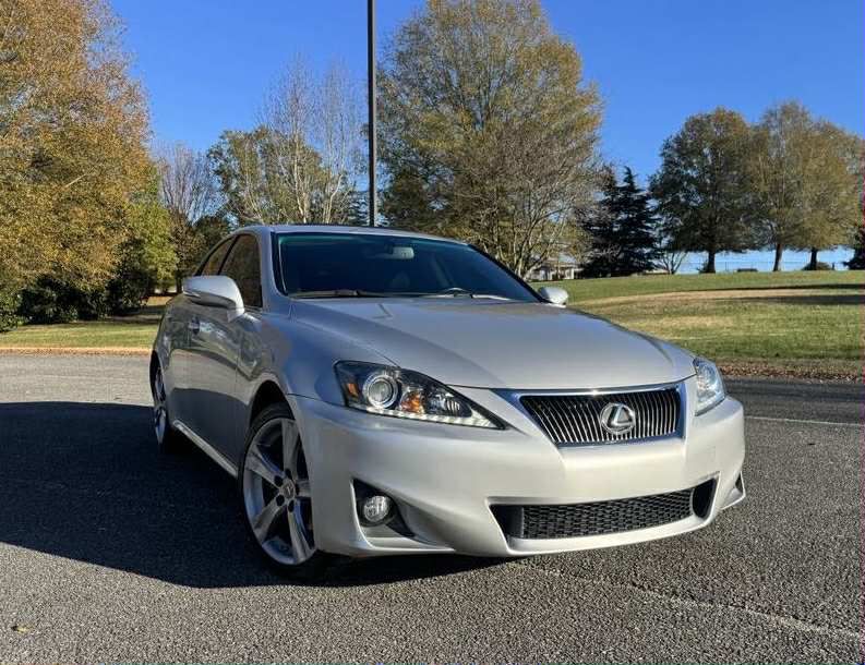2013 Lexus IS Image 2