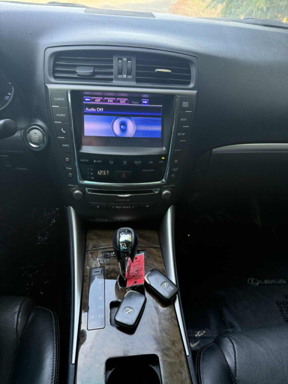 2013 Lexus IS Image 8