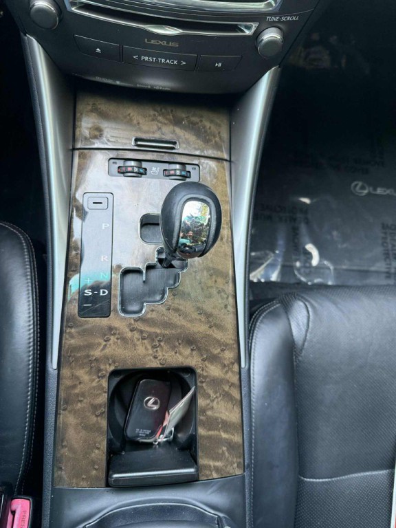 2013 Lexus IS Image 10
