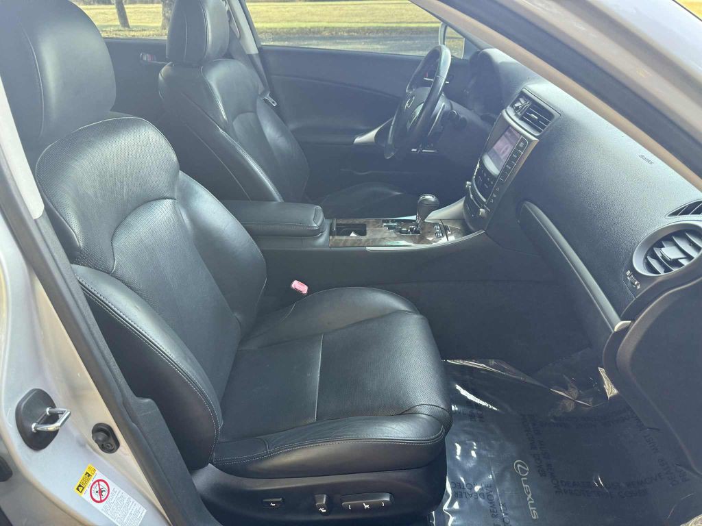 2013 Lexus IS Image 13