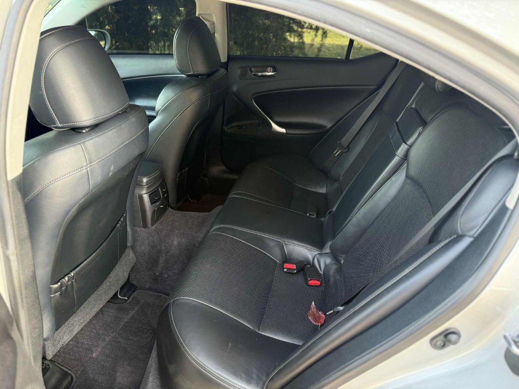 2013 Lexus IS Image 15