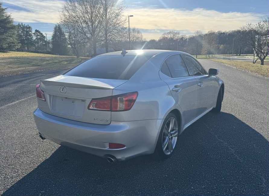 2013 Lexus IS Image 17