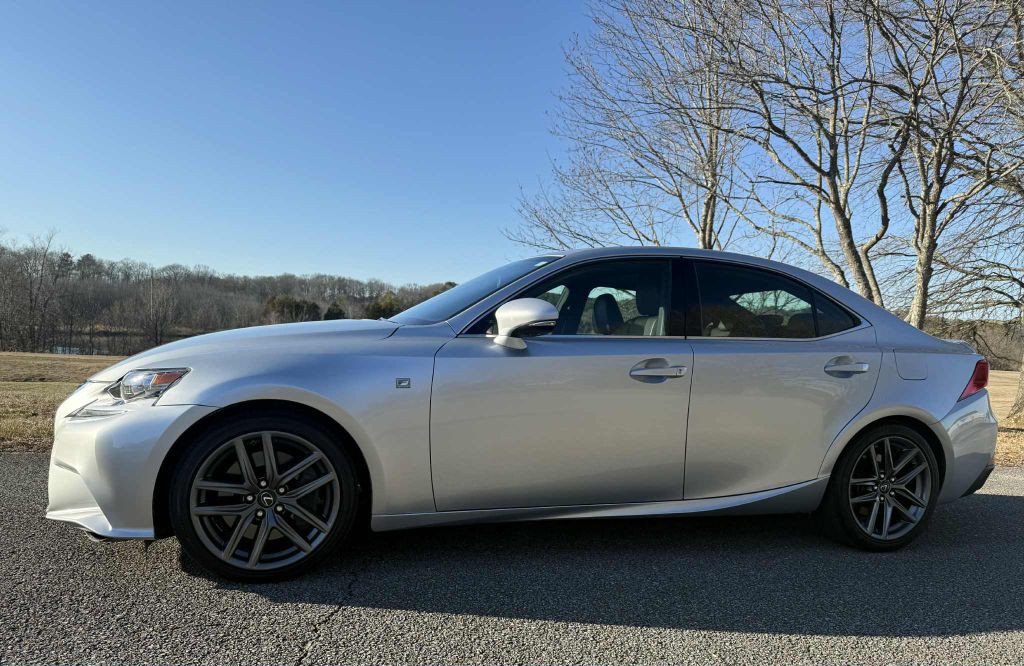 2015 Lexus IS Image 2