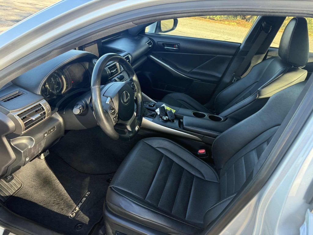 2015 Lexus IS Image 8