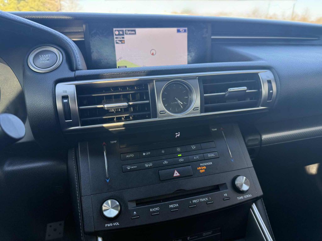 2015 Lexus IS Image 10