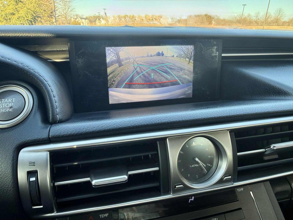 2015 Lexus IS Image 11