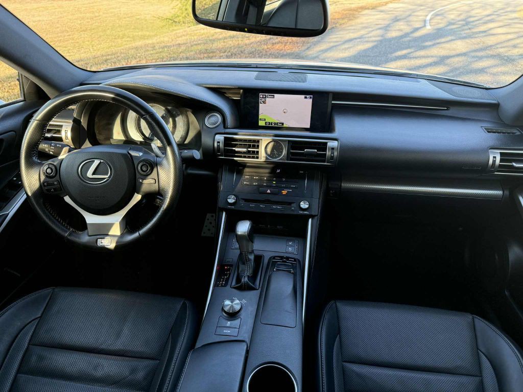 2015 Lexus IS Image 12