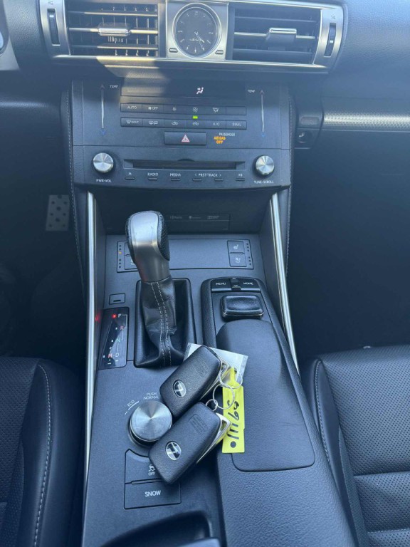 2015 Lexus IS Image 13