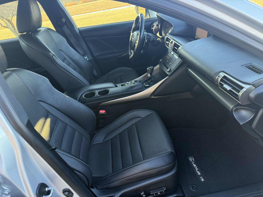 2015 Lexus IS Image 14