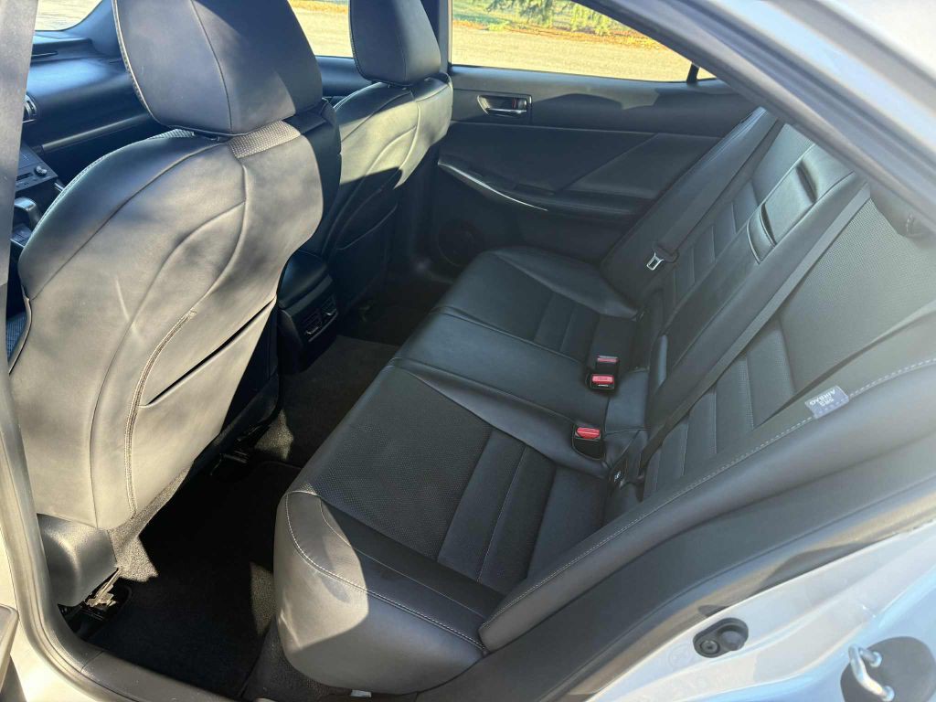 2015 Lexus IS Image 16