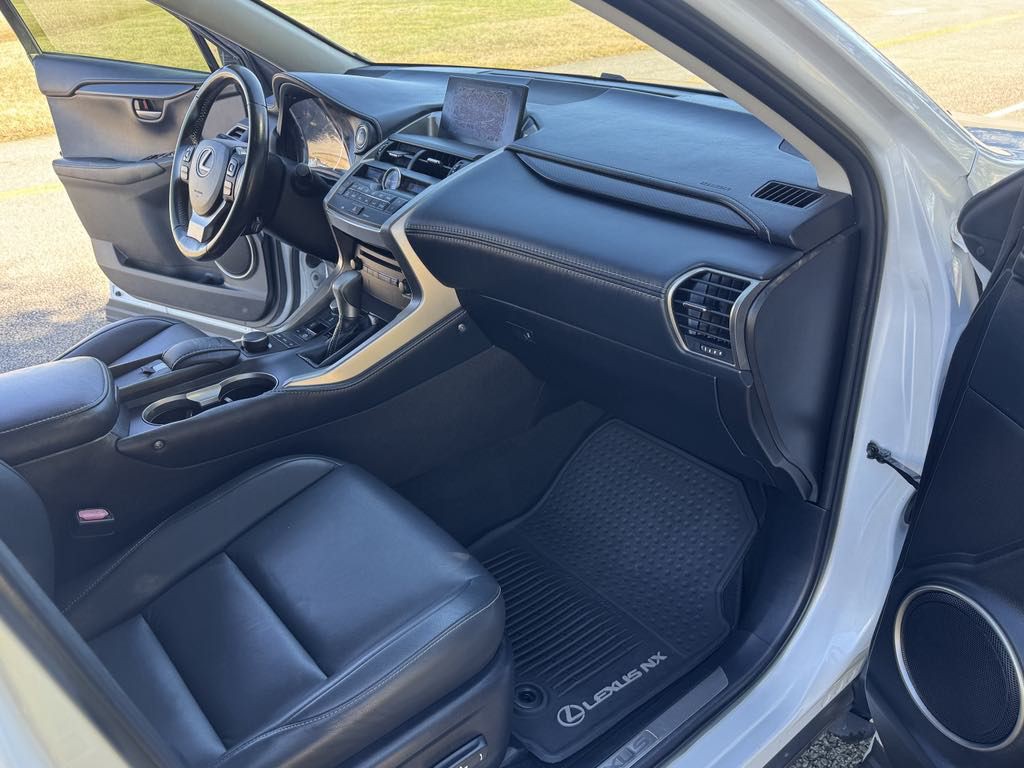 2015 Lexus NX Image 9