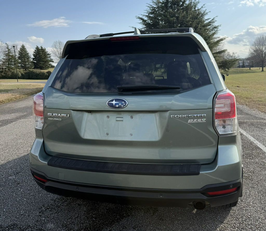 2017 Subaru Forester Image 4
