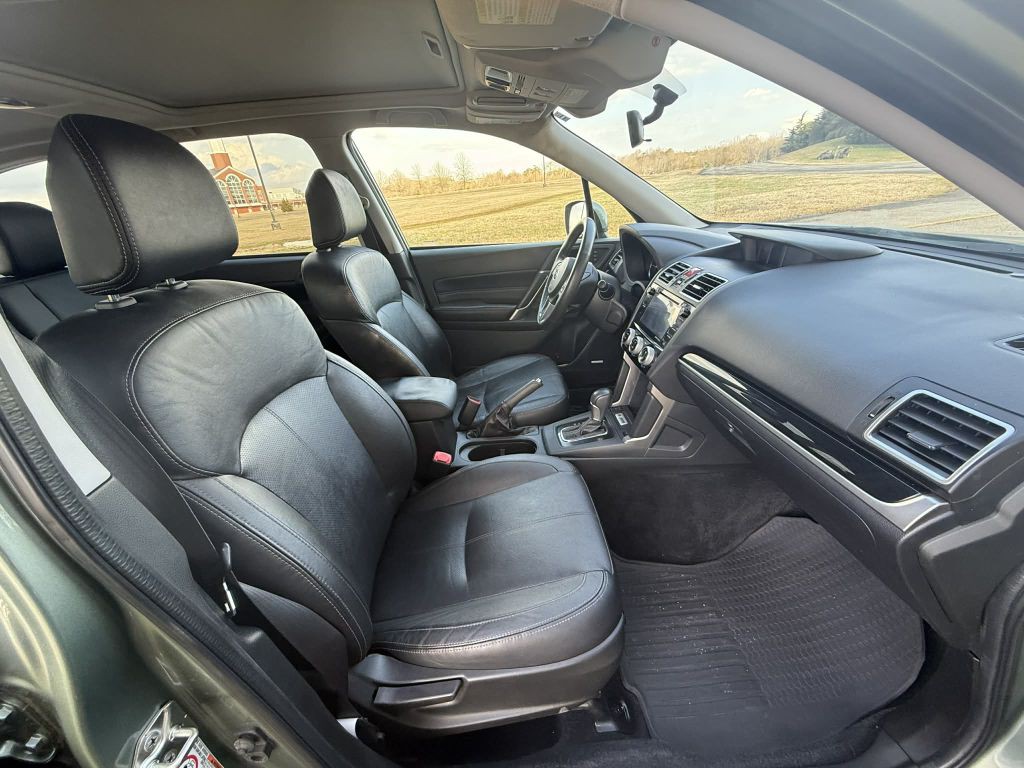 2017 Subaru Forester Image 12