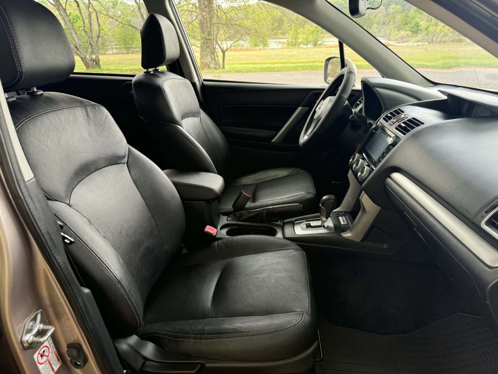 2016 Subaru Forester Image 12