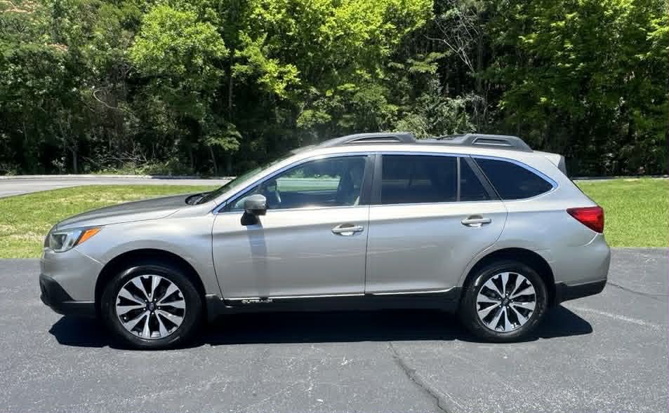 2017 Subaru Outback Image 2