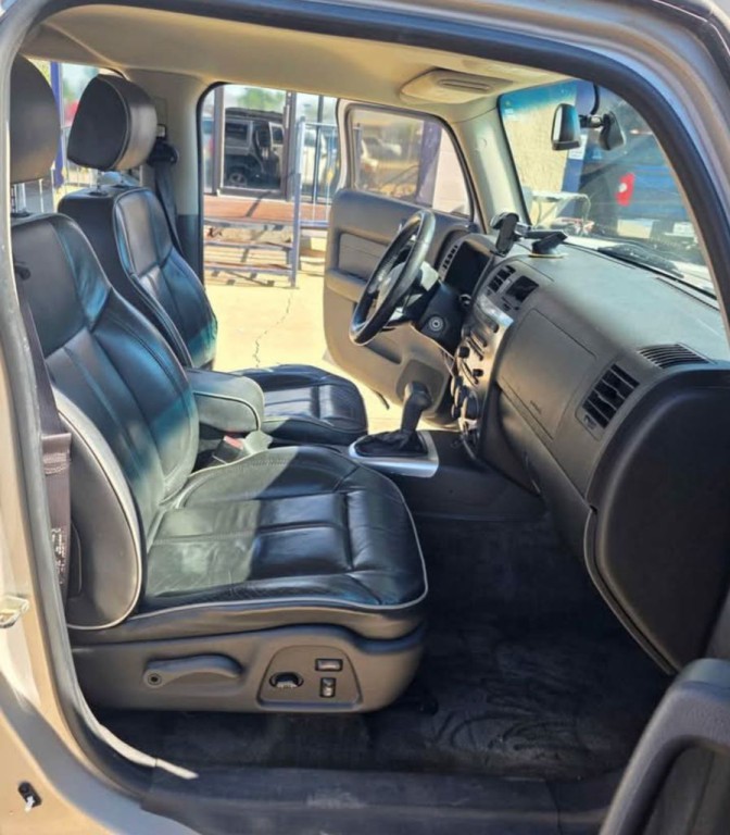 2006 HUMMER H3 Image 10