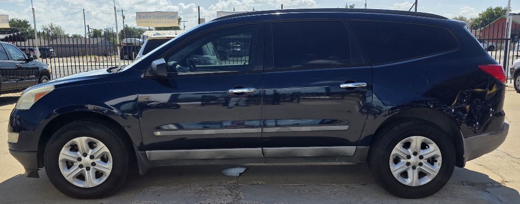 2009 Chevrolet Traverse Image 2