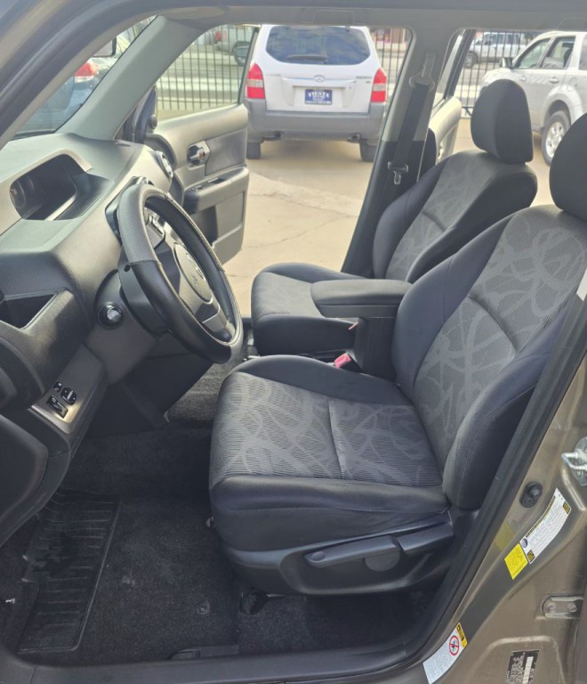 2013 Scion xB Image 6