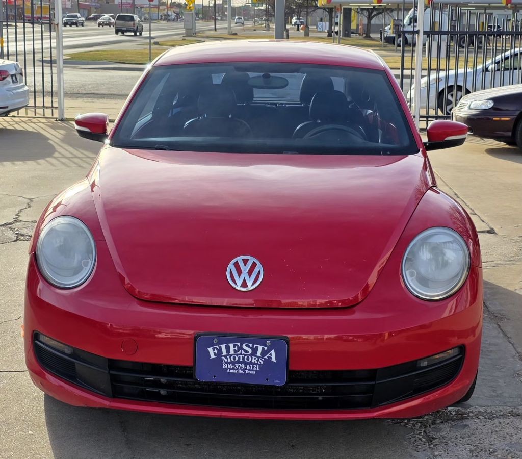 2014 Volkswagen Beetle Image 2