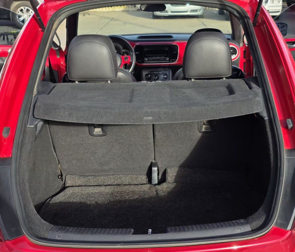 2014 Volkswagen Beetle Image 8