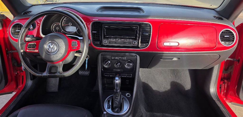 2014 Volkswagen Beetle Image 11