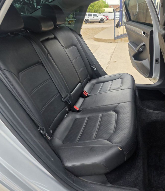 2014 Volkswagen Passat Image 7