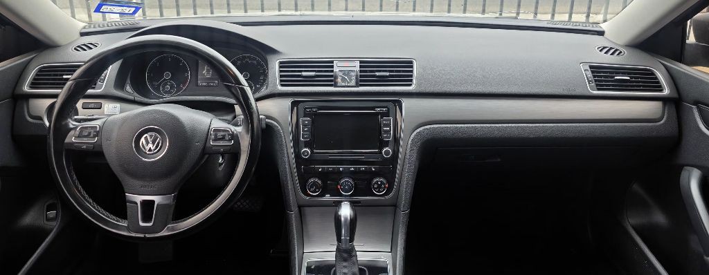2014 Volkswagen Passat Image 9