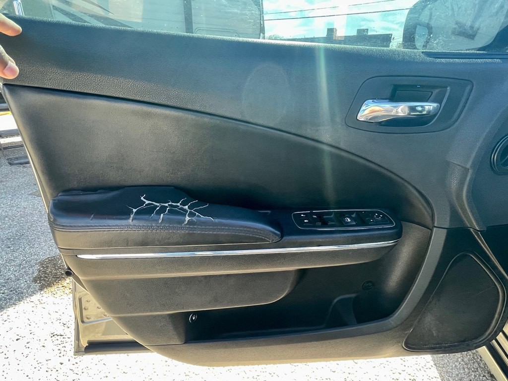 2011 Dodge Charger Image 10