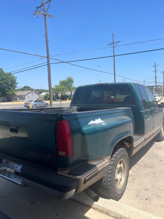 1998 Chevrolet C/K Image 3