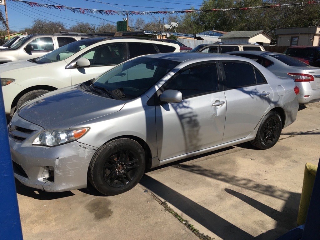 2011 Toyota Corolla Image 1