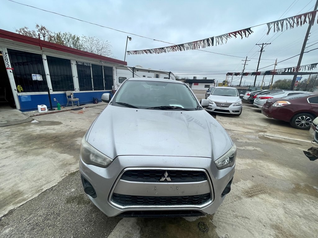2015 Mitsubishi Outlander Image 2