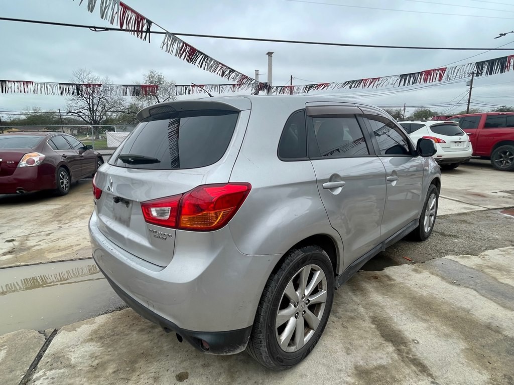 2015 Mitsubishi Outlander Image 4