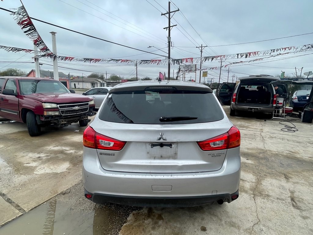 2015 Mitsubishi Outlander Image 6