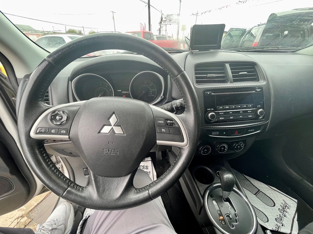 2015 Mitsubishi Outlander Image 11