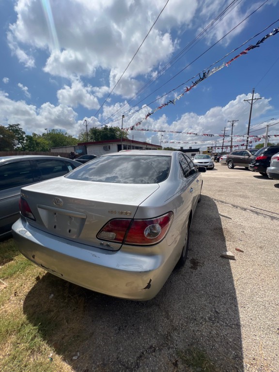 2002 Lexus ES Image 3