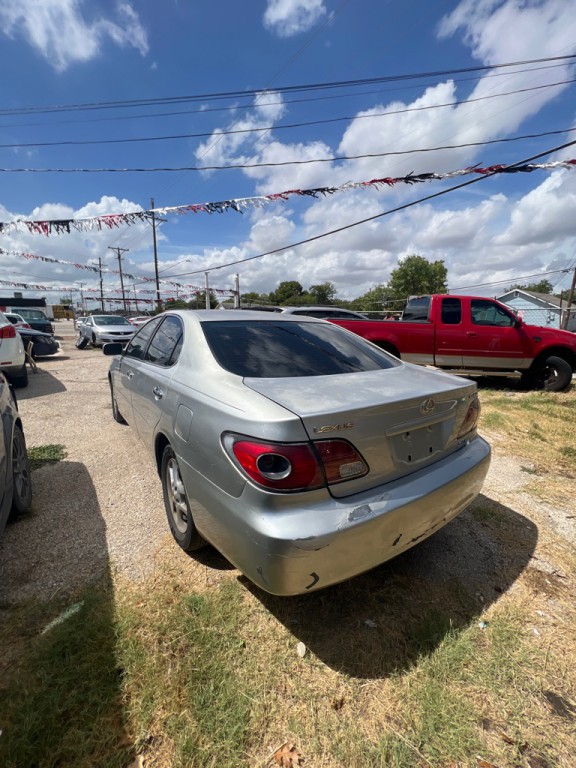 2002 Lexus ES Image 4