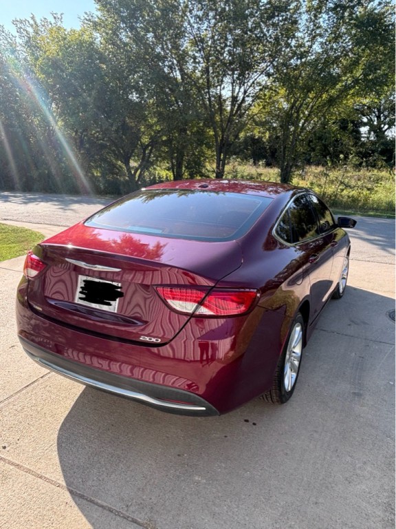 2015 Chrysler 200 Image 3