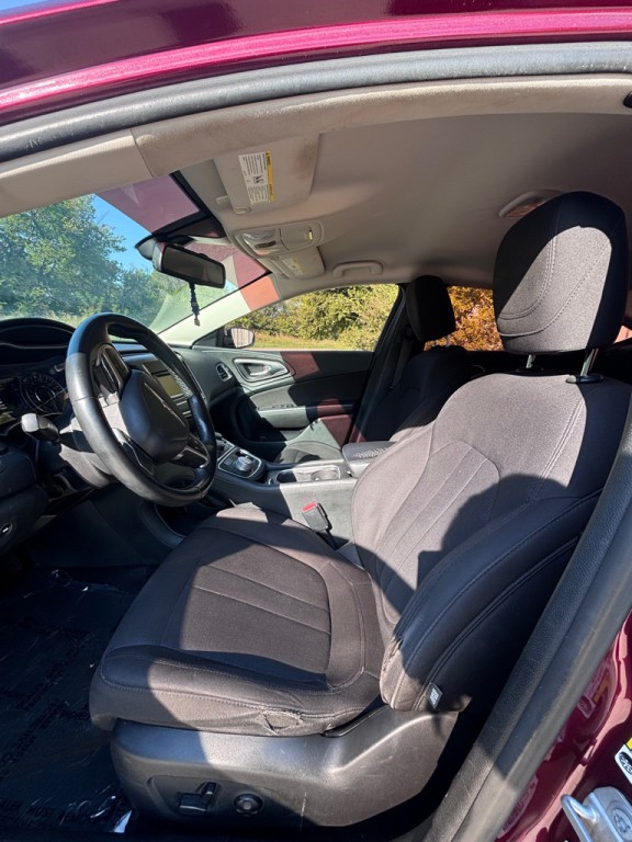 2015 Chrysler 200 Image 5