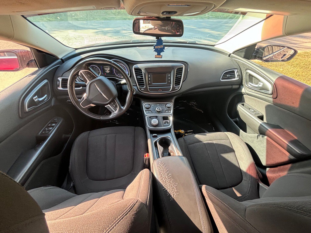 2015 Chrysler 200 Image 7