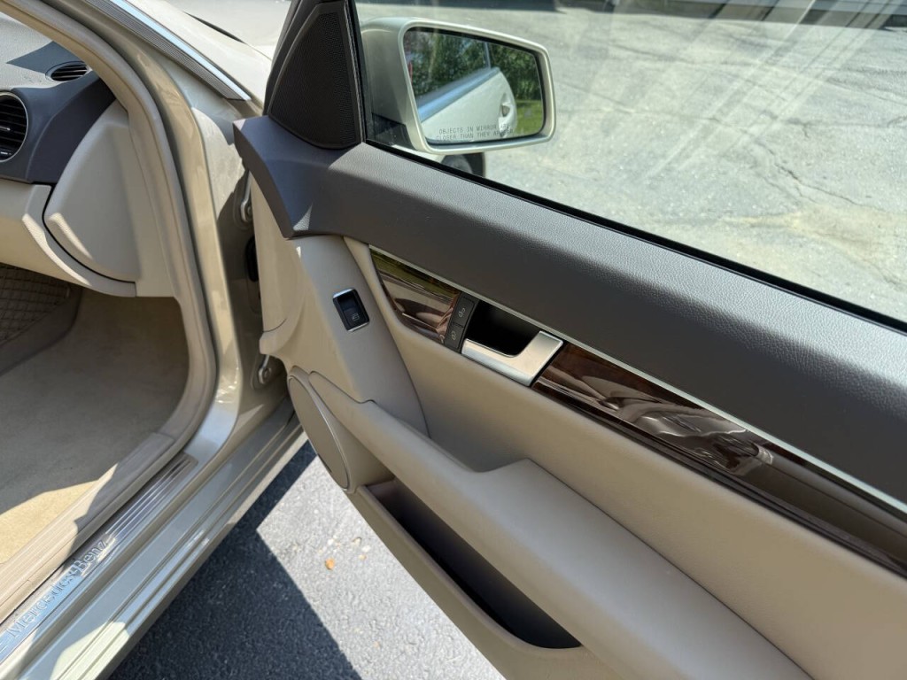 2012 Mercedes-Benz C-Class Image 3