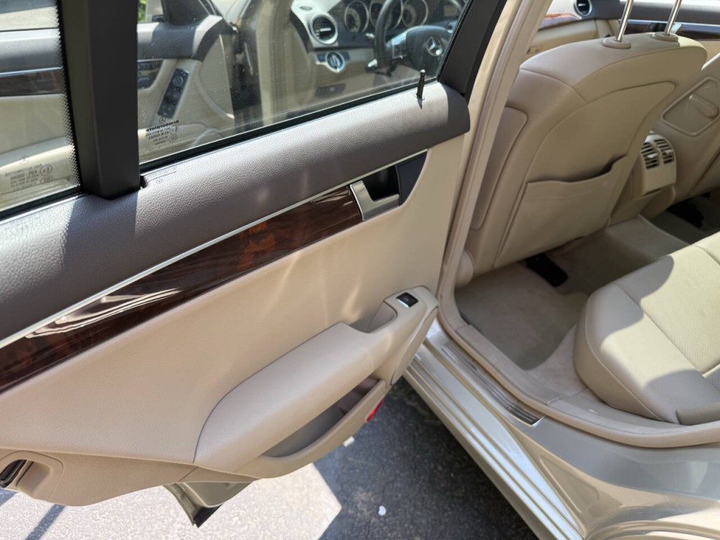 2012 Mercedes-Benz C-Class Image 7