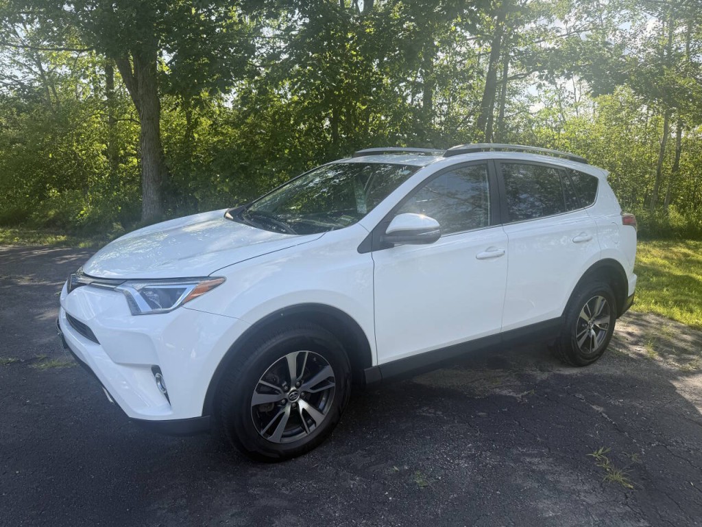 2018 Toyota Rav4 Image 2