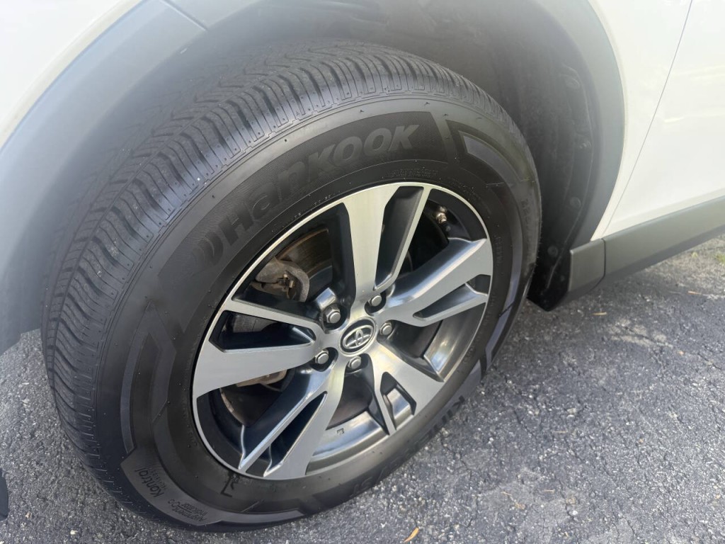 2018 Toyota Rav4 Image 6