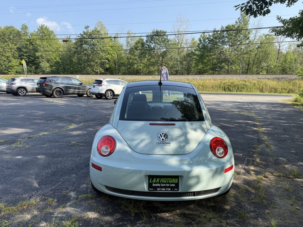 2010 Volkswagen Beetle Image 3