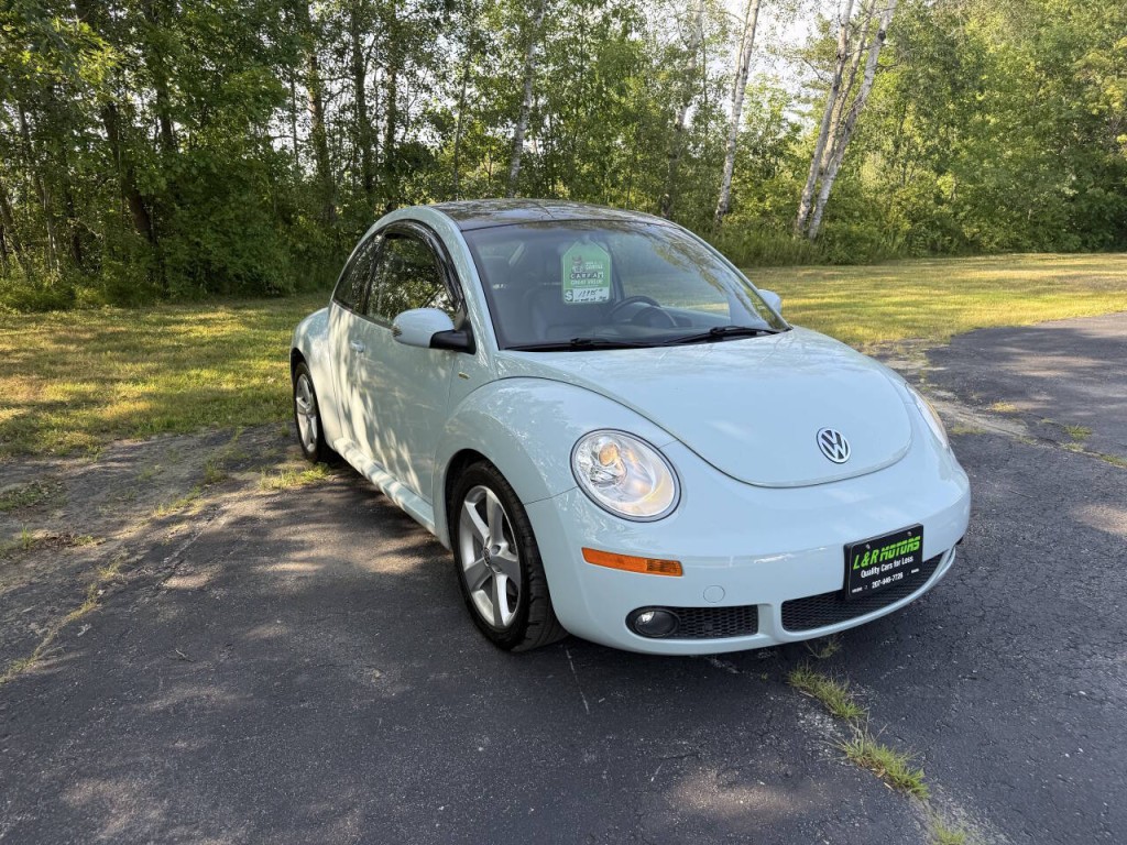 2010 Volkswagen Beetle Image 4
