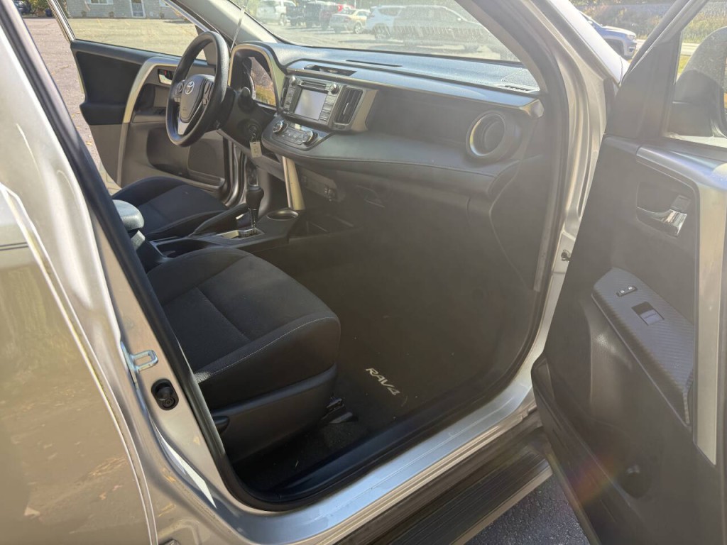 2015 Toyota Rav4 Image 5