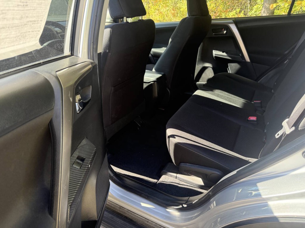 2015 Toyota Rav4 Image 11