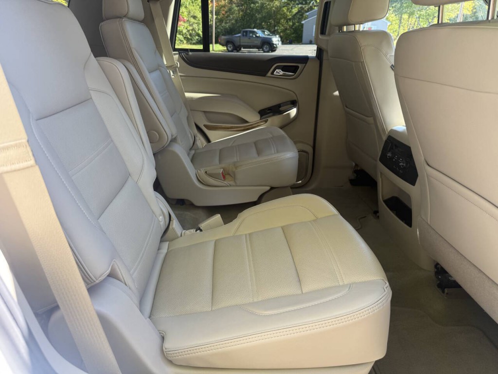 2017 GMC Yukon Image 2