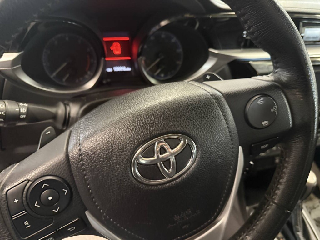 2016 Toyota Corolla Image 13