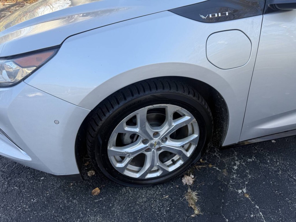 2017 Chevrolet Volt Image 3